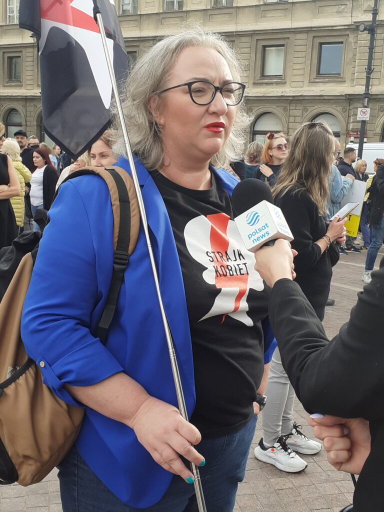 Marta Lempart w trakcie wywiadu z dziennikarką Polsat News